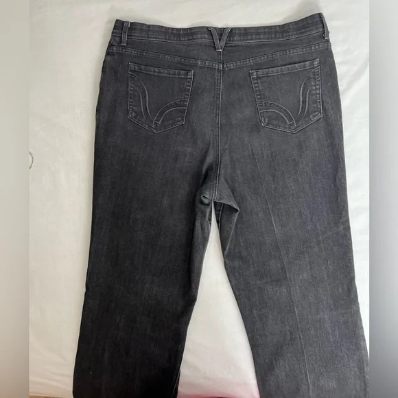 Gloria Vanderbilt Straight Leg Jeans Women's 18 Average Black 5-Pocket High Rise - Picture 9 of 10